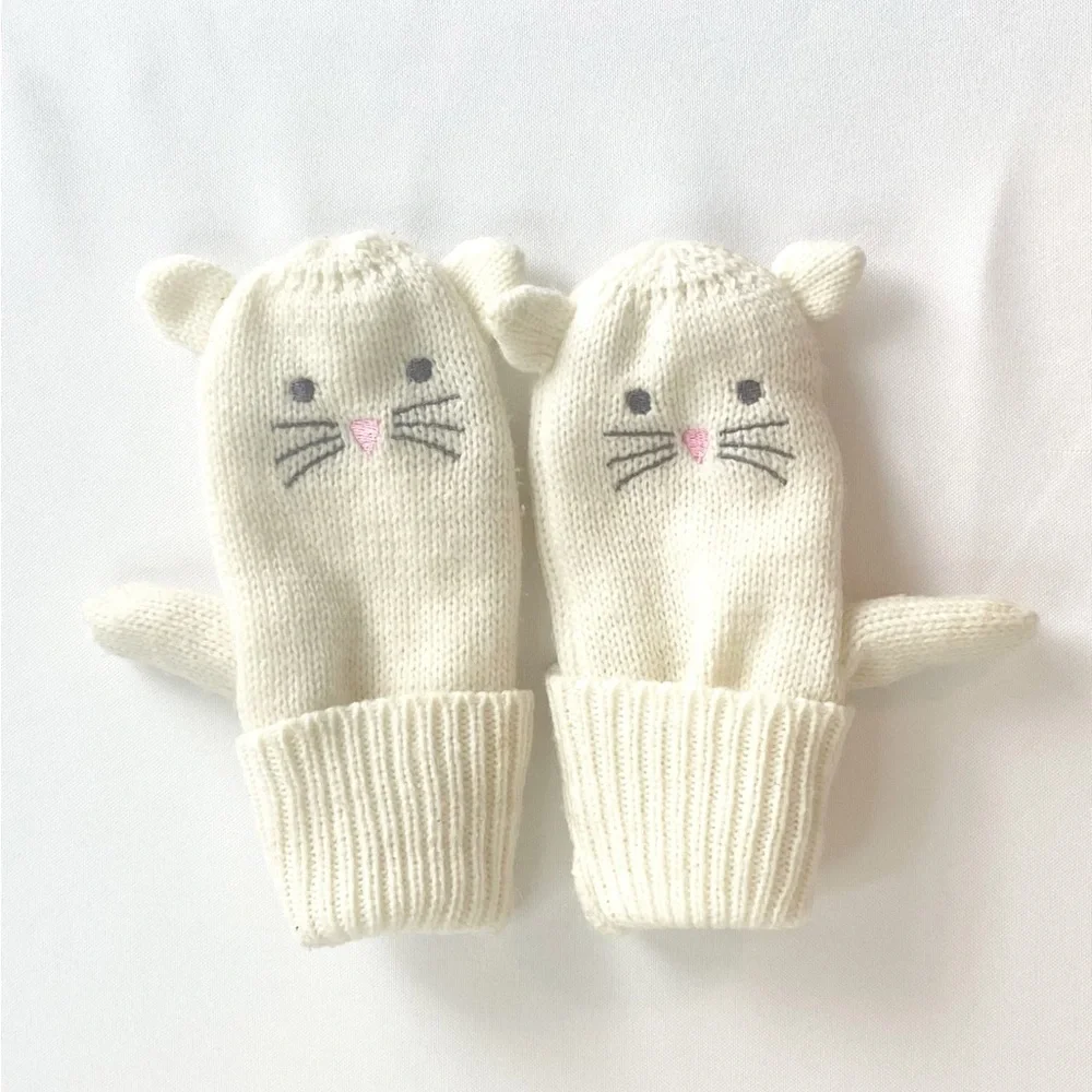 Charming White Cat Mittens for Kids
